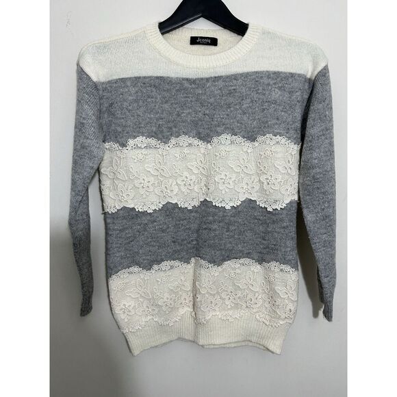Sweaters - Elegant Grey & White Knit Sweater with Floral Lace Detail Long Sleeve Pullover